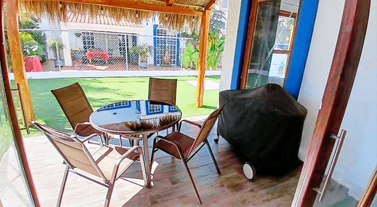 House with pool — photo 4