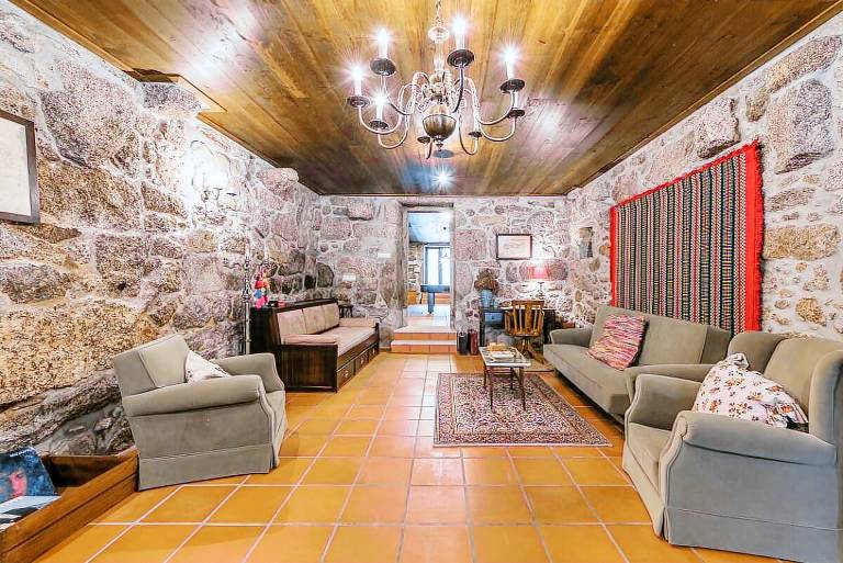 Vacation home with patio, barbeque & private pool — photo 4