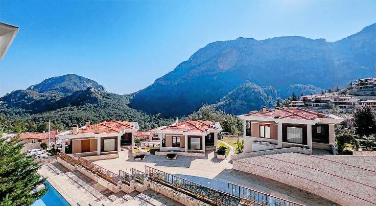 Villa with garden & pool | Pets are welcome — photo 2