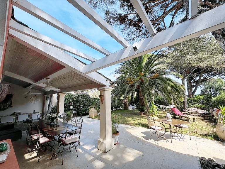 Beautiful Villa 50m from Beach, Shops, with Garden and Terrace — photo 3