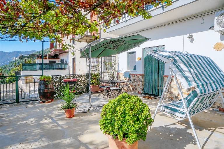 Apartment 'Bella Veduta' with Sea and Mountain Views — photo 4