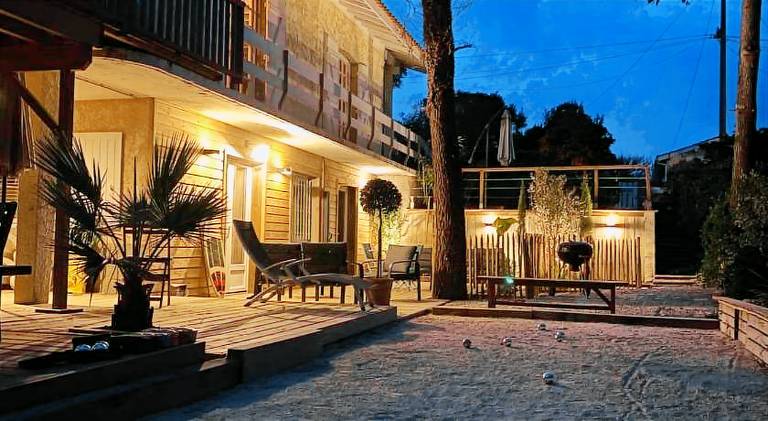 Apartment with patio, garden & barbeque — photo 4