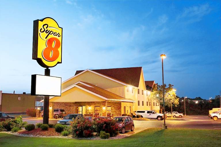 Super 8 By Wyndham Alton