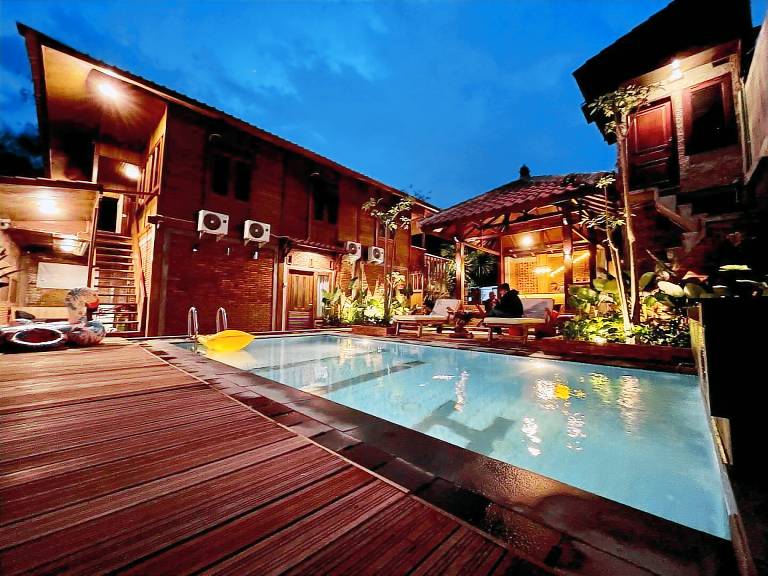 300 m&sup2; Villa
