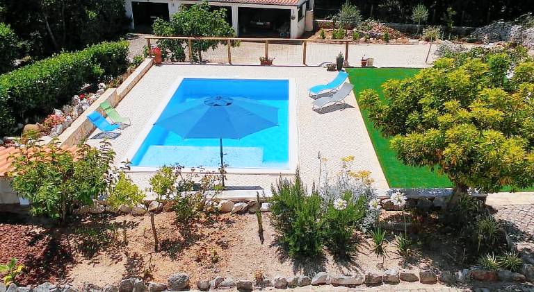 Fully equipped spacious vacation home with patio, garden & barbeque | Good for workation | Pets allowed in Leiria
