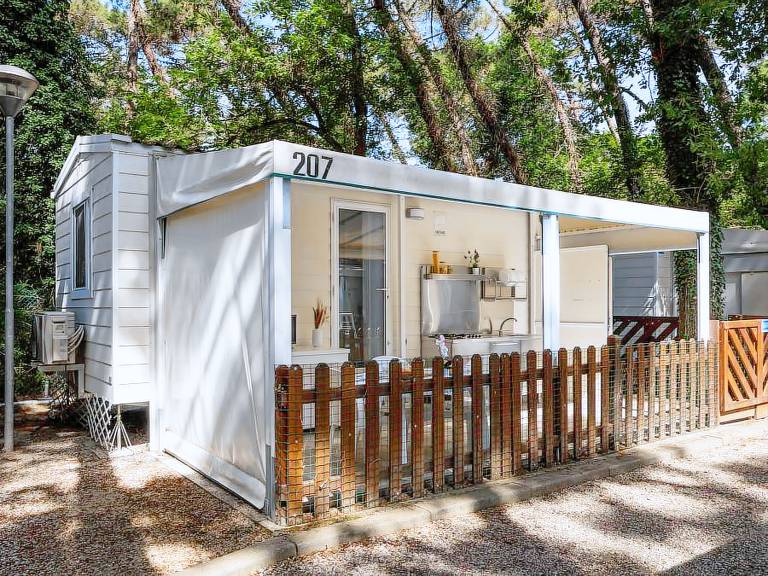 Family-friendly lovely mobile home with garden, terrace & pool | Beach nearby | Dogs allowed — photo 4