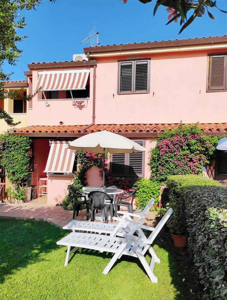 Vacation Home 'Villetta Agli Ulivi' near La Cinta Beach with Garden & A/C — photo 2