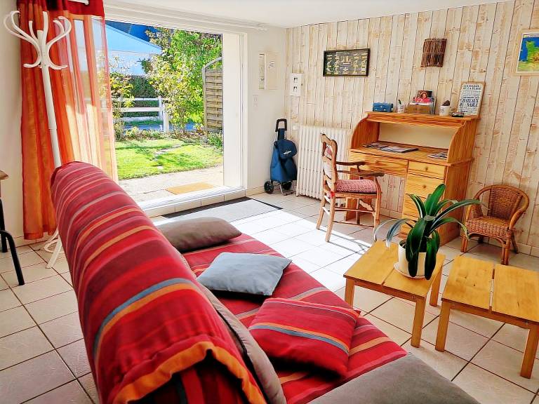 Holiday apartment with barbecue & garden | Garden view — photo 2