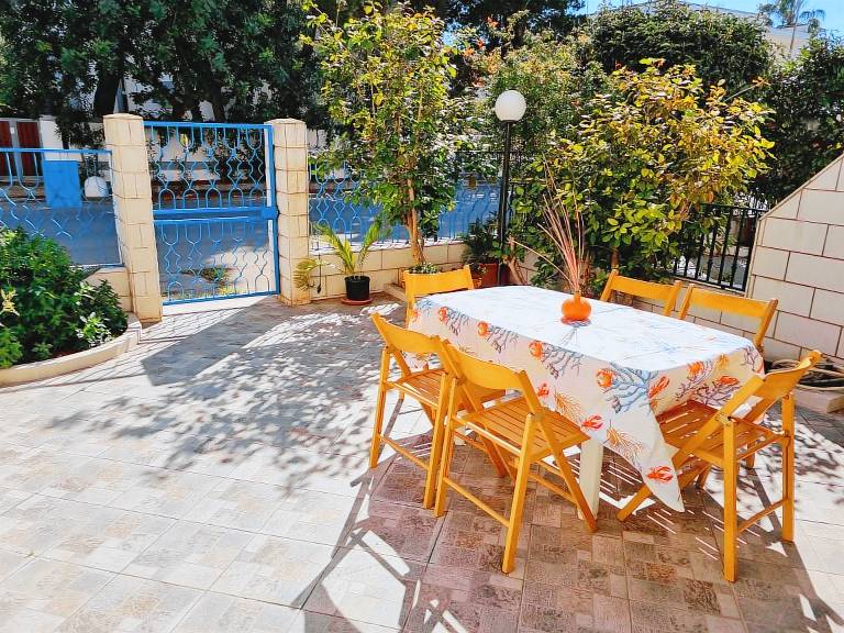 Family-oriented villa with garden | Garden view | Next to the beach | Pets are welcome — photo 4