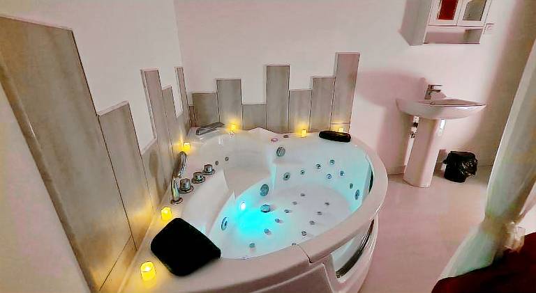 Rental apartment with jacuzzi — photo 5