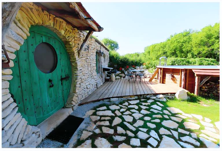 Child-friendly house with pool, hot tub & terrace | Garden view | Pet-friendly — photo 2