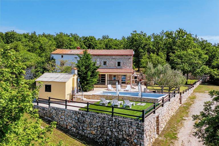 Fully equipped villa with terrace, garden & private pool | Mountain view | Pets allowed — photo 2