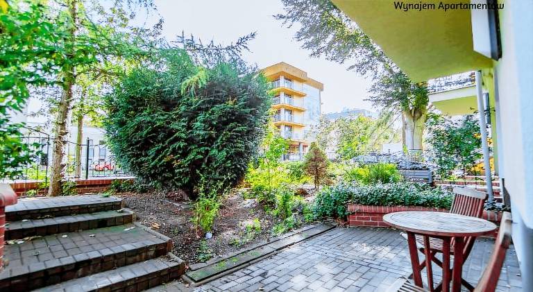 Rental apartment with patio — photo 4