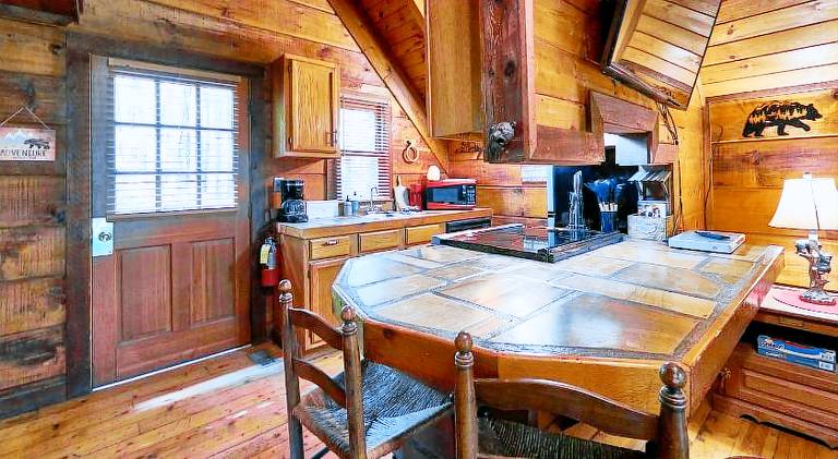 Chalet with hot tub — photo 5