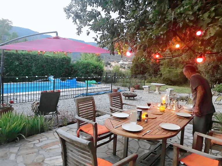 Family-oriented spacious vacation home with barbeque, garden & pool | Pets allowed — photo 5