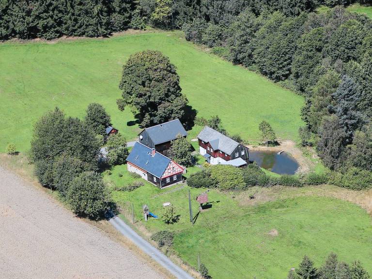 Family-friendly vacation home with BBQ & patio | Pets are welcome — photo 4