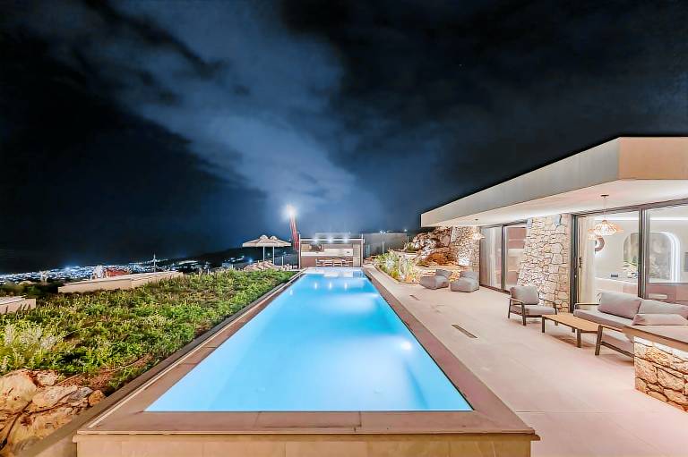 Villa with terrace, yard & private pool — photo 4