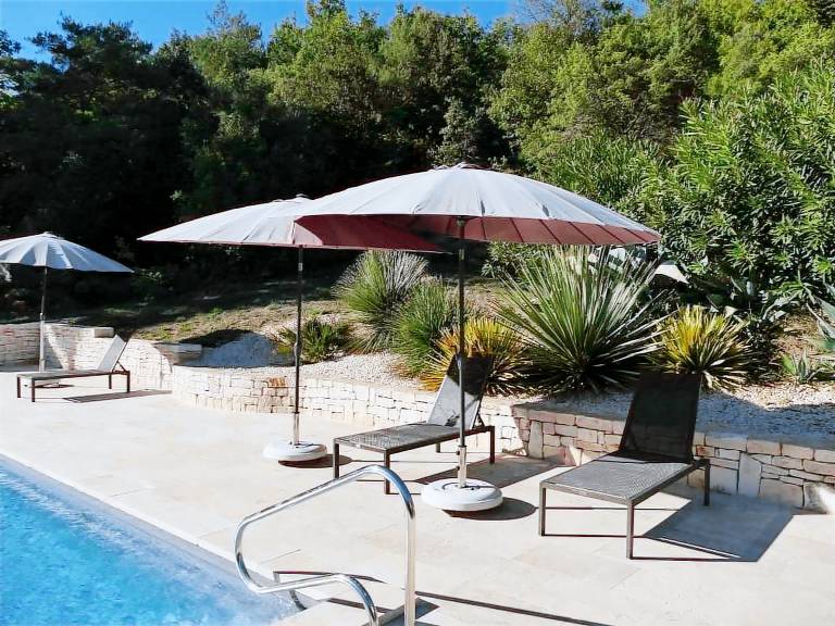 Vacation home with pool, terrace & yard | Nature view — photo 3