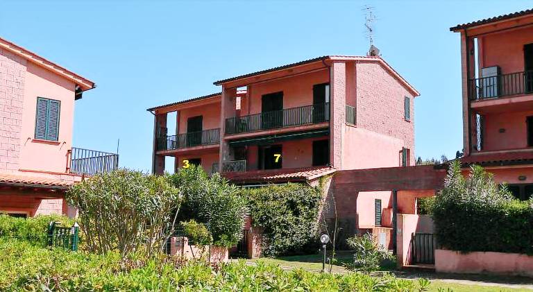 Apartment with patio in Campo nell'Elba