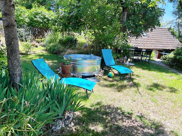 Gite with grill, terrace & yard — photo 4