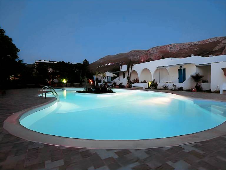 Pleasant serviced apartment with hot tub, pool & patio | Next to the beach | Pet-friendly — photo 2