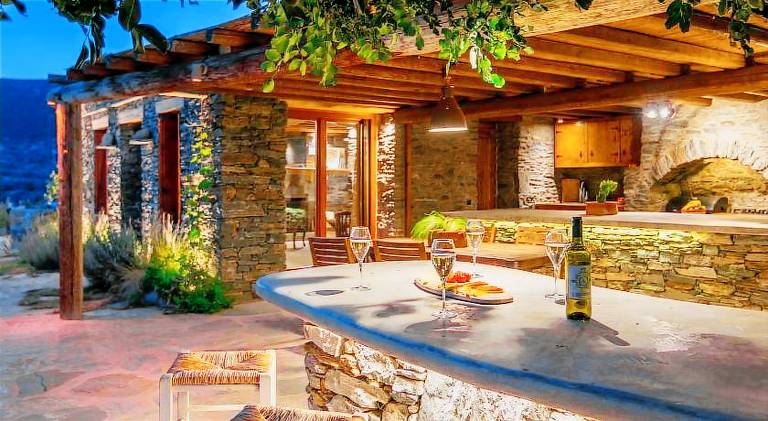 Vacation home with terrace, pool & garden — photo 3