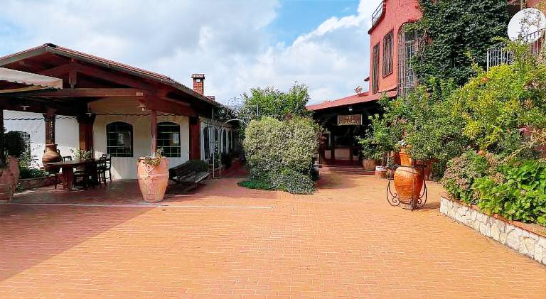 Farm with patio, yard & pool | Pets allowed — photo 4
