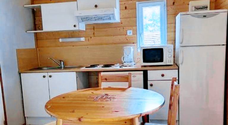Chalet nature et lac dans parc residentiel de loisirs — photo 5