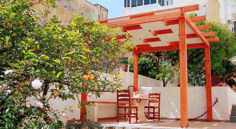 Apartment with terrace & garden — photo 3