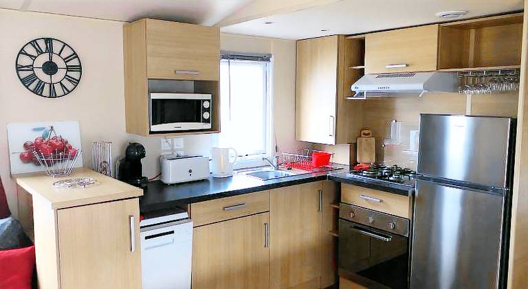Grand mobil home expose sud, 2 salles de bain — photo 3