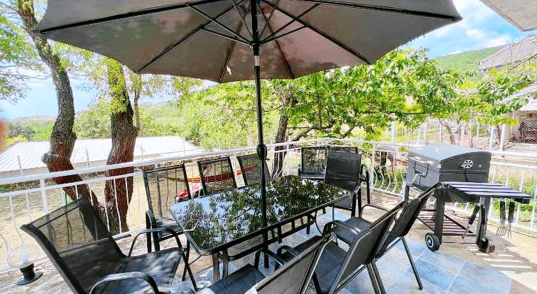 Villa with BBQ, yard & patio | Good for workation — photo 3