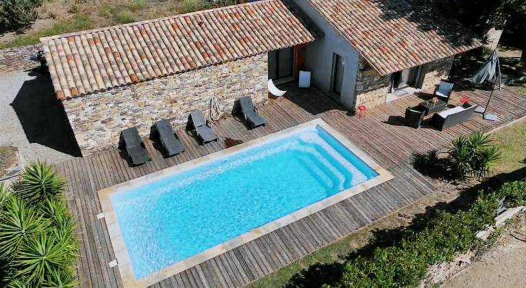 Vacation home with pool — photo 3