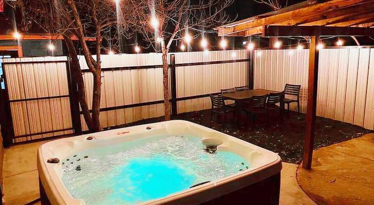 Spacious vacation home with jacuzzi | Pets are welcome — photo 4