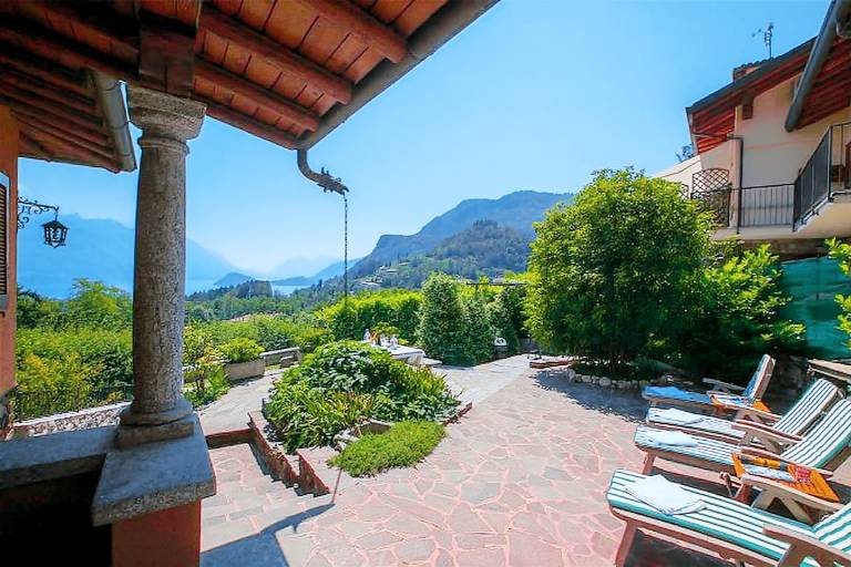 Family-oriented beautiful villa with barbecue, terrace & yard | Water view | Dogs allowed — photo 4