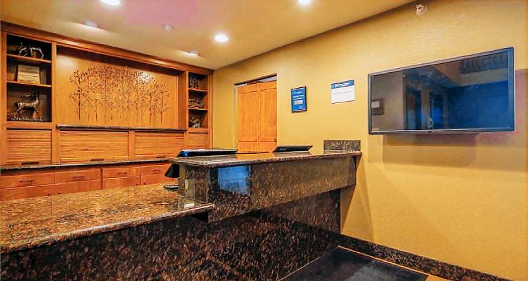 Best Western Plus Deer Park Hotel and Suites — photo 5