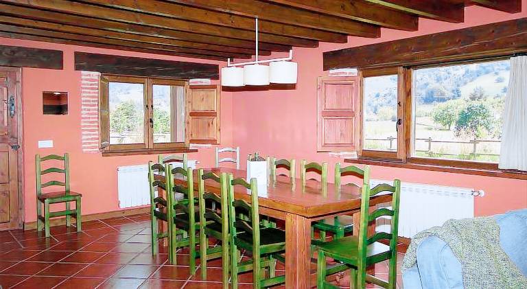 Fully equipped vacation home with yard, patio & BBQ | Suitable for remote work | Pet-friendly — photo 4