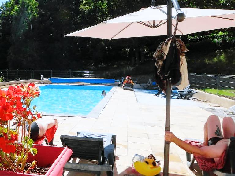Chalet with pool — photo 3