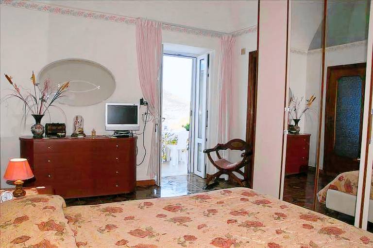 Family-oriented lovely rental apartment with patio | Sea view | Pet-friendly — photo 4