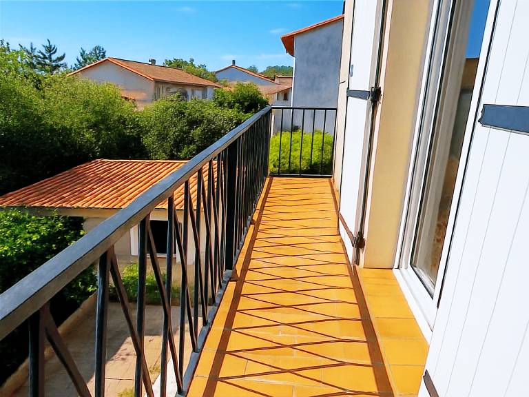 House for 6, 150m to the beach with terrace — photo 4