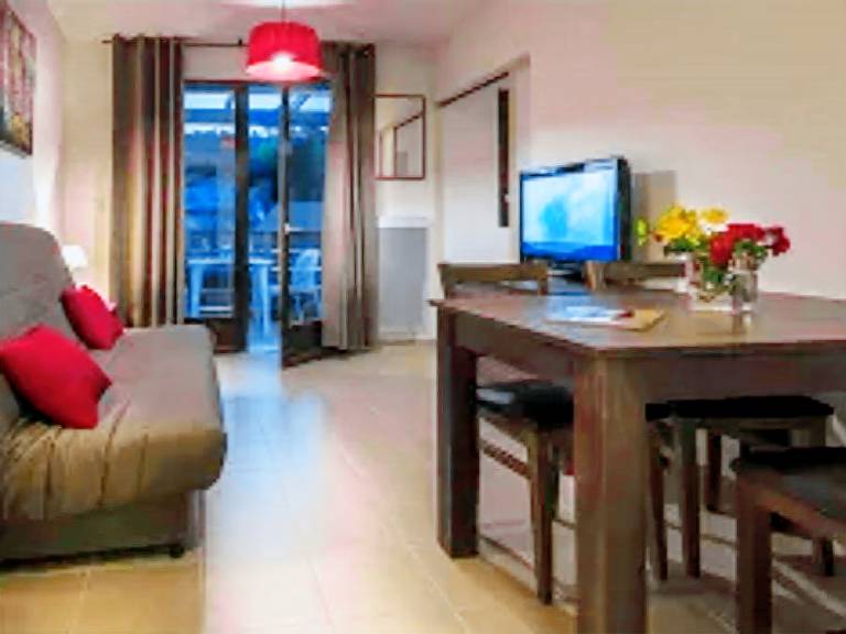 Studio with heated pool | Pet-friendly — photo 4