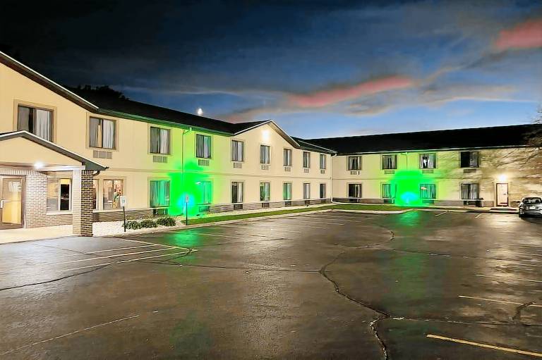 Delavan Inn and Suites