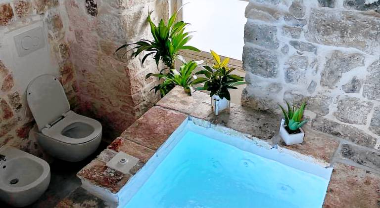 Vacation home with jacuzzi — photo 3