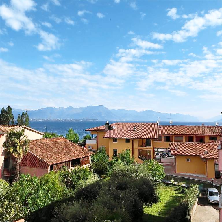 Ferienwohnung in Desenzano del Garda, Gardasee für max. 4 Personen Ferienwohnung in Desenzano del Garda, Gardasee für max. 4 Personen
