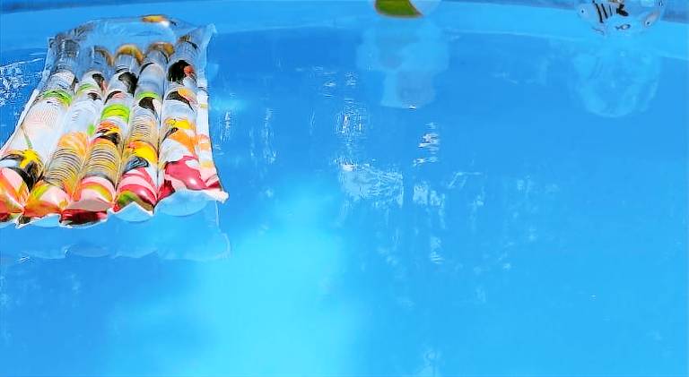 House with pool — photo 4