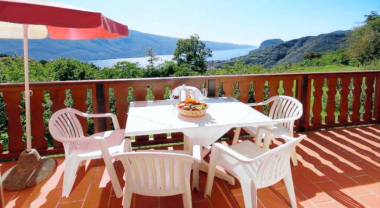 Serviced apartment with sauna, patio & yard | Pets allowed in Tremosine
