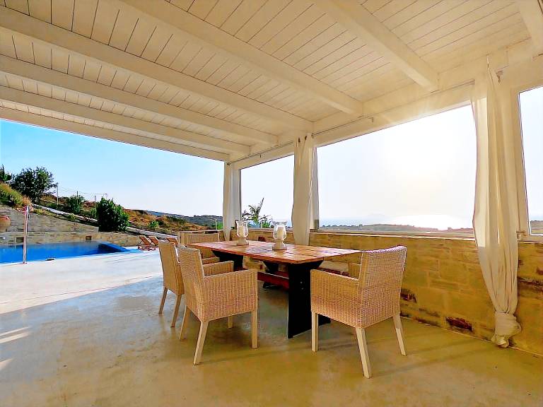 Villa with pool — photo 4