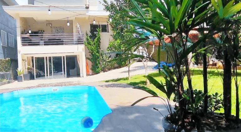 Vacation home with pool — photo 4