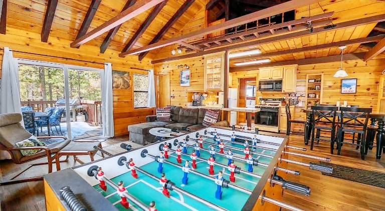 Vacation home with barbeque & patio in Big Bear Lake, CA