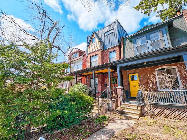 House  Roncesvalles Village