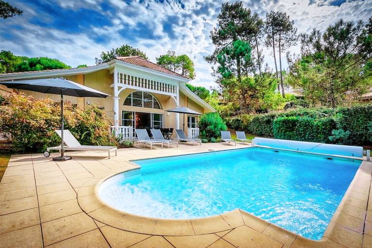 Fully equipped beautiful villa with patio, BBQ & private pool | Dogs allowed — photo 2
